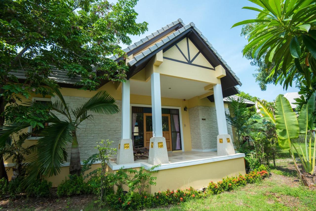 Baan Talay See Cream Resort Samut Songkhram Ngoại thất bức ảnh